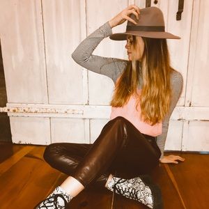 Meet your Posher, Isabel